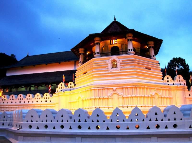 Sri_Lanka_temple_of_tooth